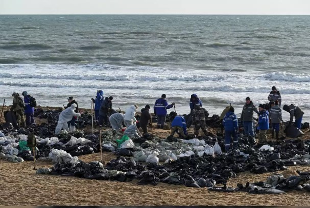 Russia Declares Regional State of Emergency in Crimea Following Oil Spill Contamination