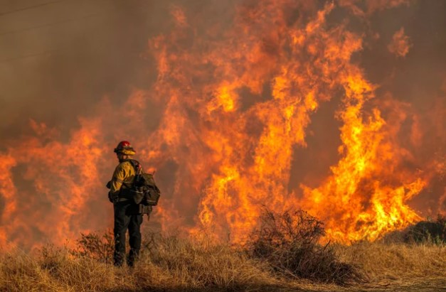 Los Angeles braces worsening conditions of wildfires as high winds pick up