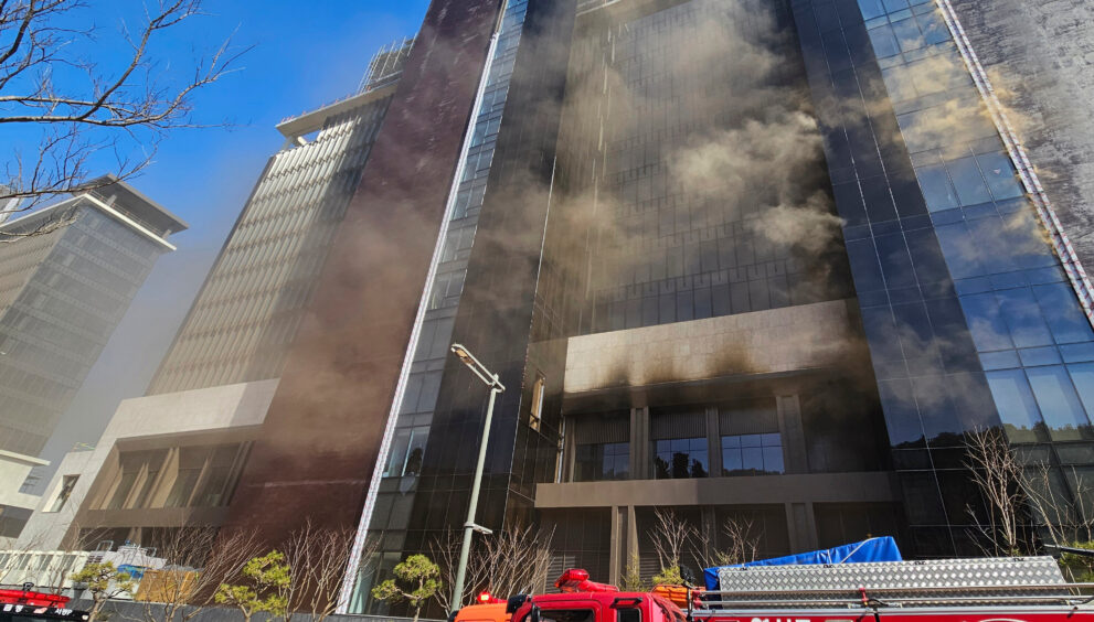 A devastating fire broke out at a hotel resort construction site in Busan, South Korea, resulting in the tragic loss of six lives. The fire occurred in the early hours of the morning at a sprawling construction site near the port city, where workers were building a large hotel resort complex