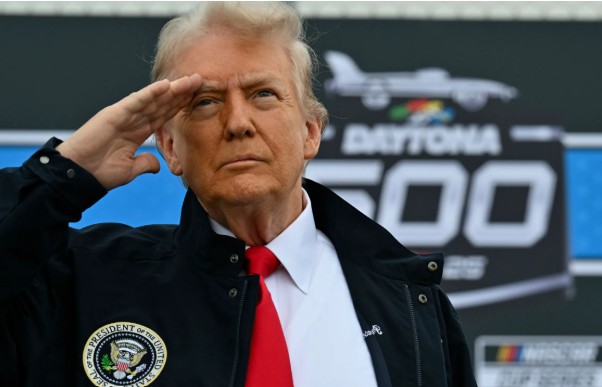 Donald Trump Criticizes Hamas’ Threat to Derail Negotiations After Daytona 500 Appearance