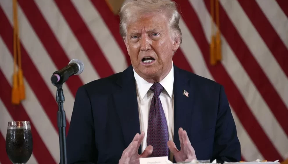 Trump Unleashes 25% Tariffs on Mexico and Canada, Triggering Trade Conflict Concerns and Market Decline