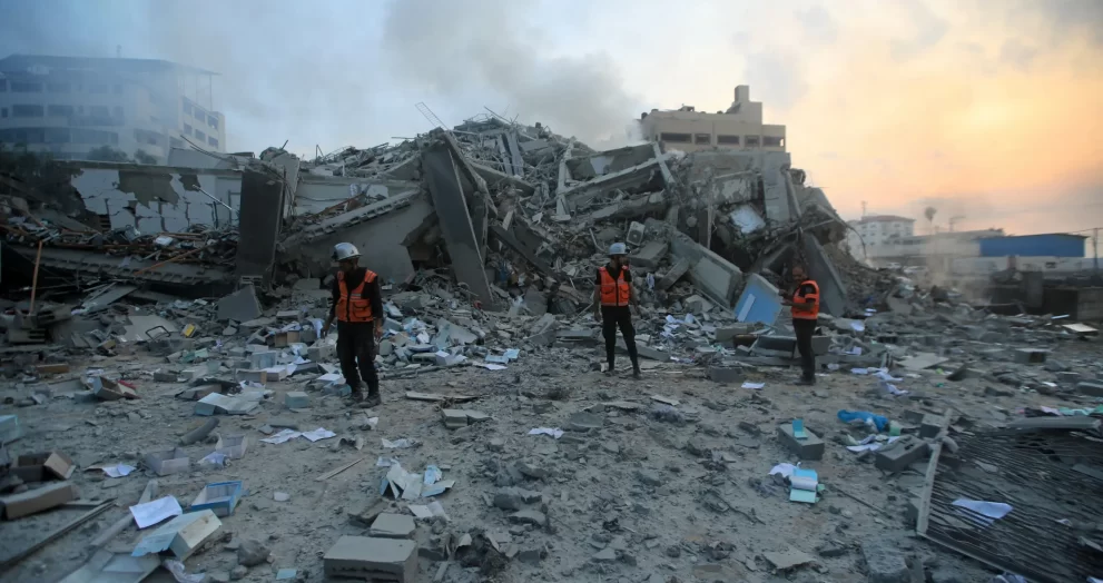 Over 400 Killed in Israeli Airstrikes on Gaza, Threatening Ceasefire and Escalating Tensions