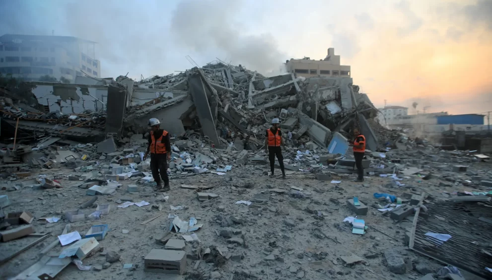 Over 400 Killed in Israeli Airstrikes on Gaza, Threatening Ceasefire and Escalating Tensions