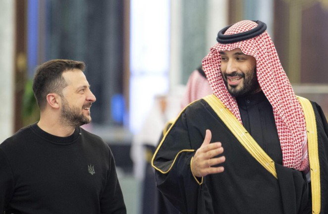 Zelenskyy Arrives in Saudi Arabia as Ukraine Pushes for Air and Sea Ceasefire During US Talks