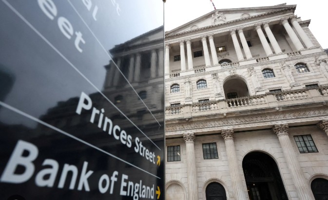 UK’s Gradual Rate Cuts Set Against U.S. Trade War Impact