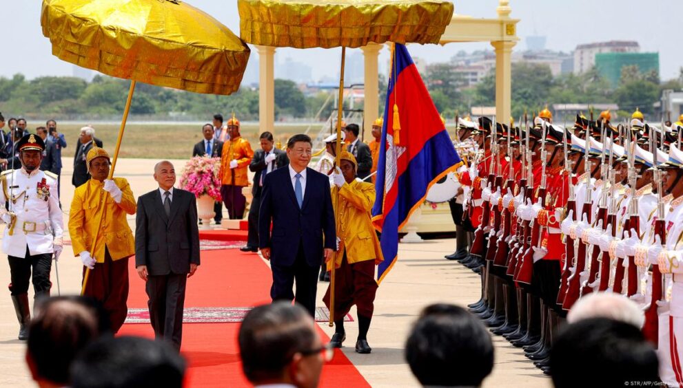 Xi Jinping Urges Cambodia to Reject Trade Barriers, Strengthen Economic Ties