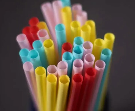 ELECTION REPORT: Poilievre Vows to Bring Back Plastic Straws, Scrap Single-Use Plastics Ban