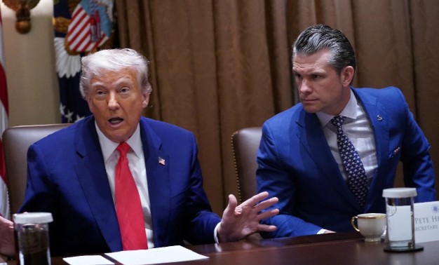 Trump Backs Defence Secretary Hegseth Amid Fresh Signal Leak Allegations