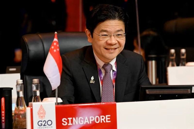 Singapore PM Retains Key Ministers in Cabinet Overhaul
