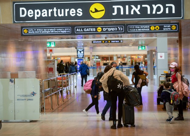 Netanyahu Vows Retaliation After Houthi Missile Hits Near Israel's Main Airport