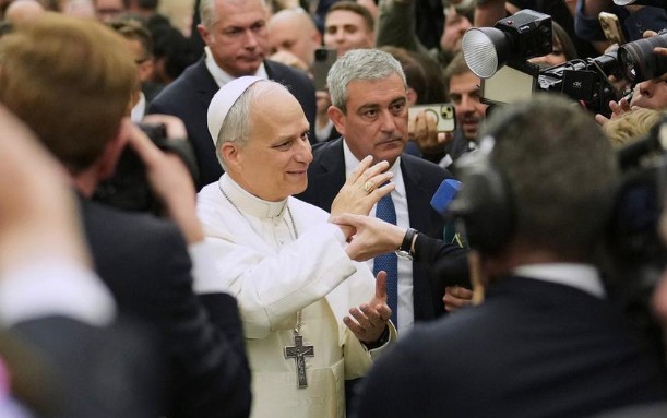 Pope Leo XIV Calls for Release of Imprisoned Journalists in First Address to Media