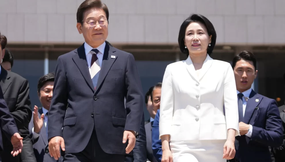 South Korea's President Visits Japan Ahead of Meeting with Trump