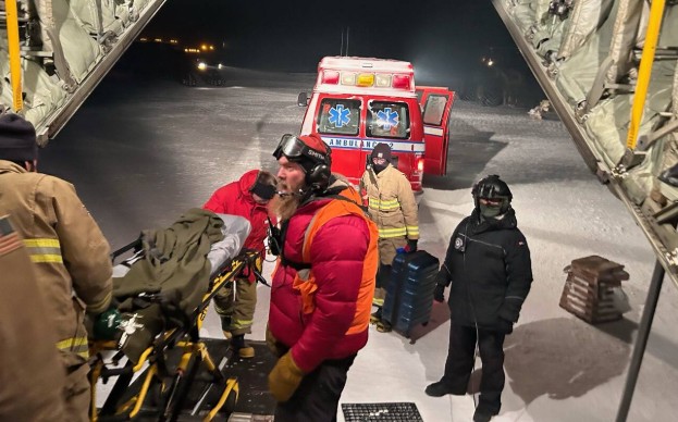 New Zealand Air Force Conducts High-Risk Rescue at U.S. Antarctica Base