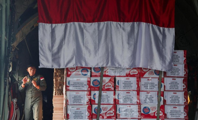 Indonesia Launches Military Air-Drop Mission to Deliver Aid to Gaza
