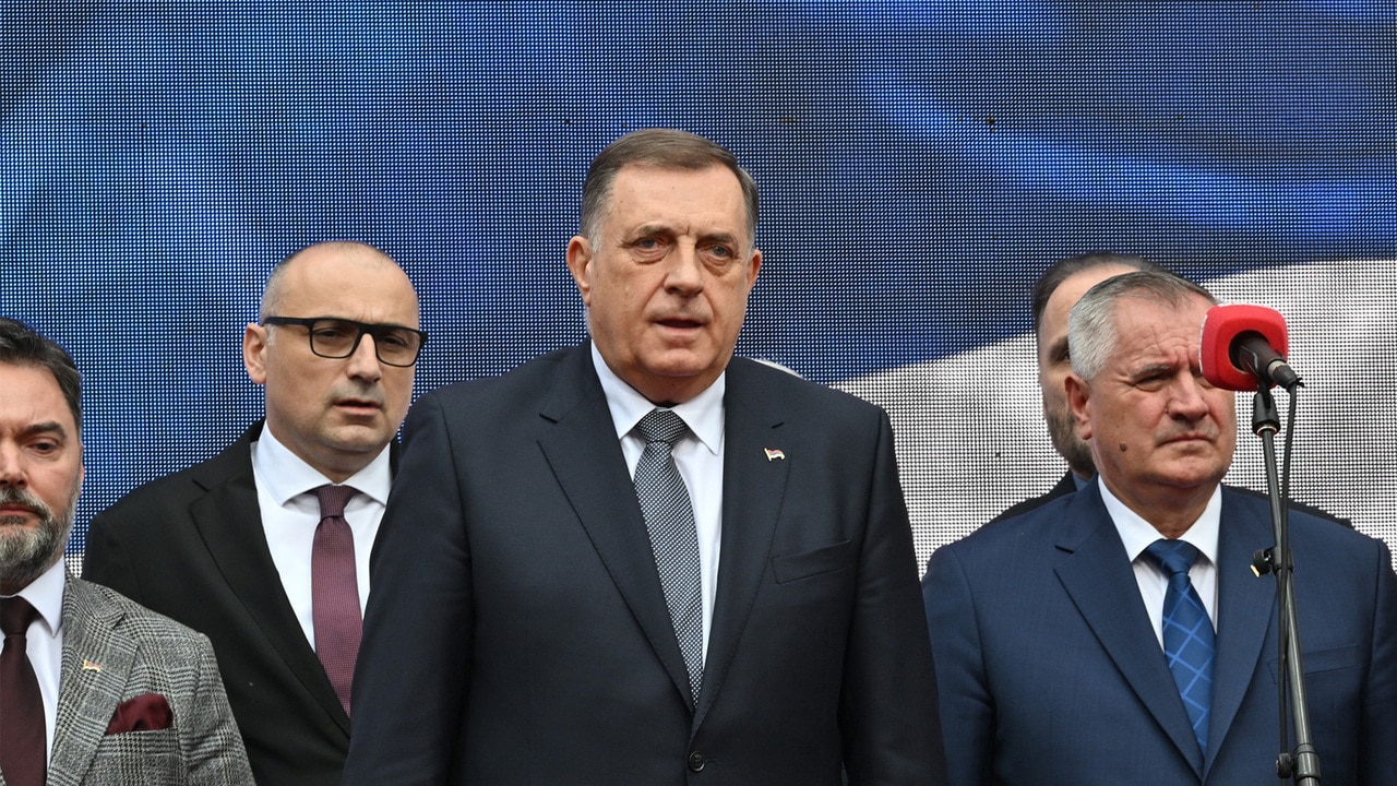 Bosnia’s Serb Republic Prime Minister Steps Down to Form Broader Coalition
