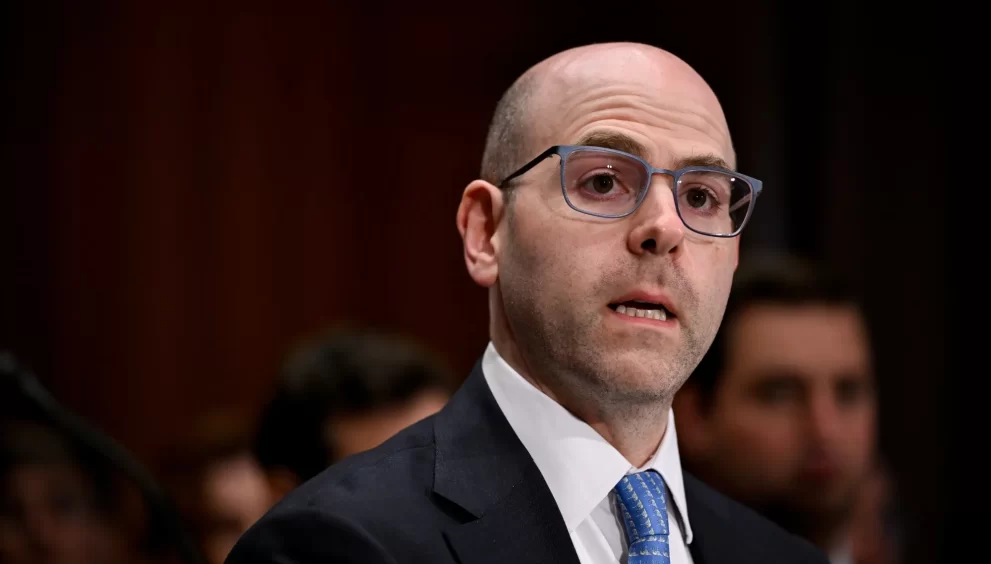 Stephen Miran, a senior economic advisor in the White House, is on track for a key Senate vote that would move his nomination to the Federal Reserve Board forward. His confirmation would strengthen President Donald Trump’s influence over the central bank's direction, especially regarding interest rate policy.