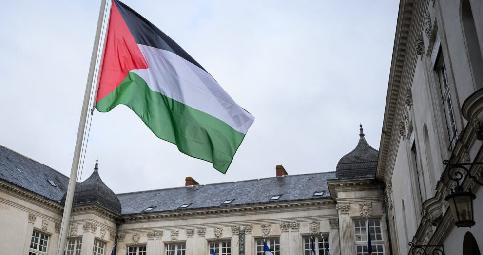 French Town Halls Told to Remove Palestinian Flags Raised After Macron’s Recognition of Palestinian State