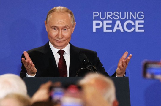 Putin Invites Zelenskyy to Moscow for Direct Peace Talks, Promises Full Security