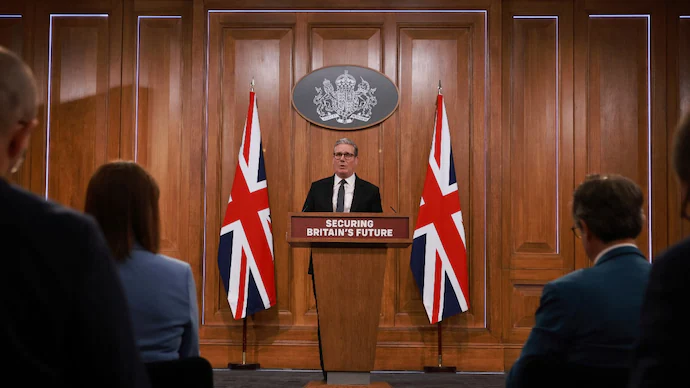 Britain May Tighten Rules for Migrants Seeking Permanent Residency