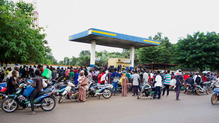 Italy Warns Nationals to Exit Mali as Fuel Blockade Deepens Crisis