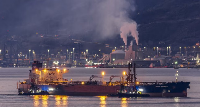 U.S. Sanctions Russian Oil Majors Over Ukraine, Prompting Jitters in India and China