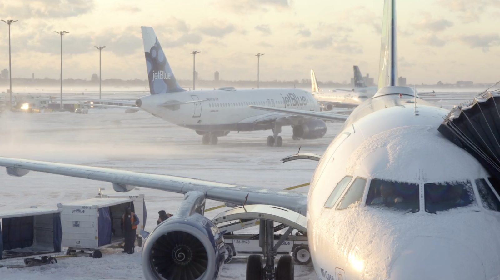 1,000+ Flights Grounded by U.S. Airlines as Winter Storm Devin Hits Northeast