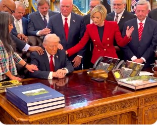 A video circulating widely on social media shows pastors and Christian faith leaders gathered in the Oval Office praying over Donald Trump, in what has quickly become a viral moment online.