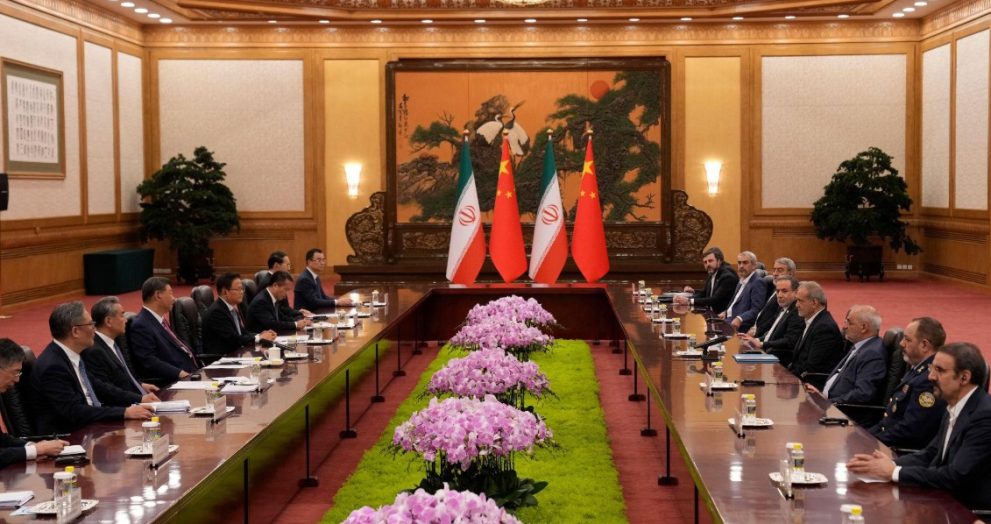 Iran’s Araghchi Meets China’s Wang Yi in Beijing Ahead of Trump Visit