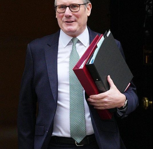 Keir Starmer Abruptly Leaves Labour Meeting Amid Growing Internal Revolt