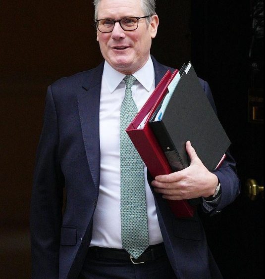 Keir Starmer Abruptly Leaves Labour Meeting Amid Growing Internal Revolt