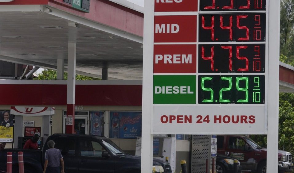 Trump Orders DOJ Probe Into Oil Companies Over Fuel Prices