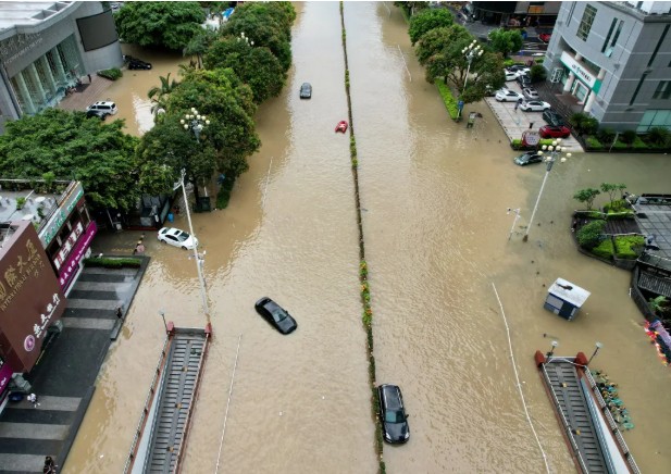 Beijing Shuts Tourist Sites As Heavy Rain Continues 