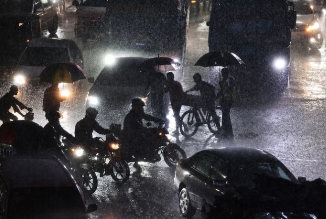 Bangladesh Cuts Shopping Hours As Lng Shortage Strains Power Grid 