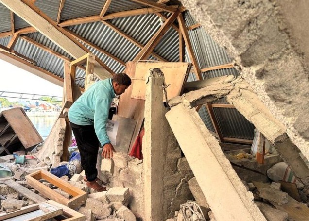 Thousands Remain Displaced After Deadly Earthquake on Flores Island