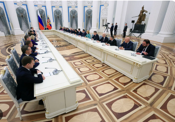 Putin Backs Proposed Russian Government Reshuffle